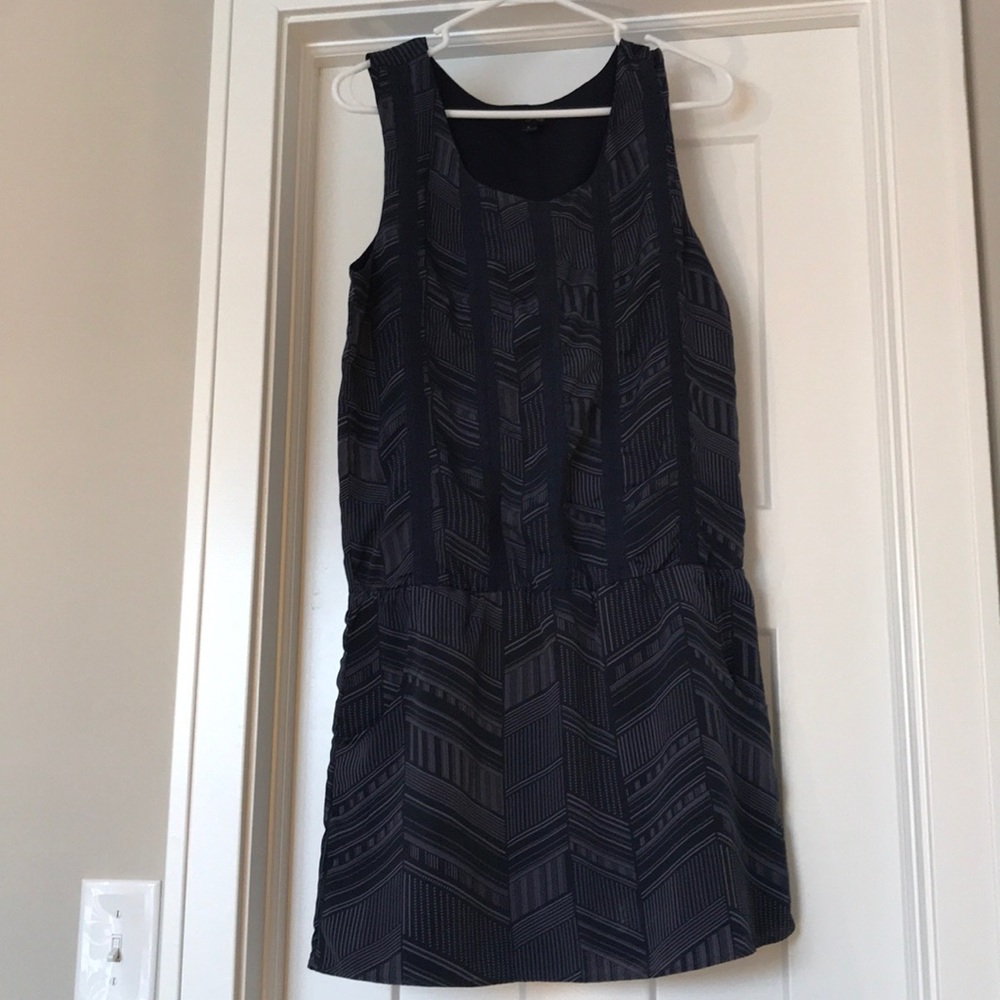 Donating sooN! Banana republic sleeveless dress